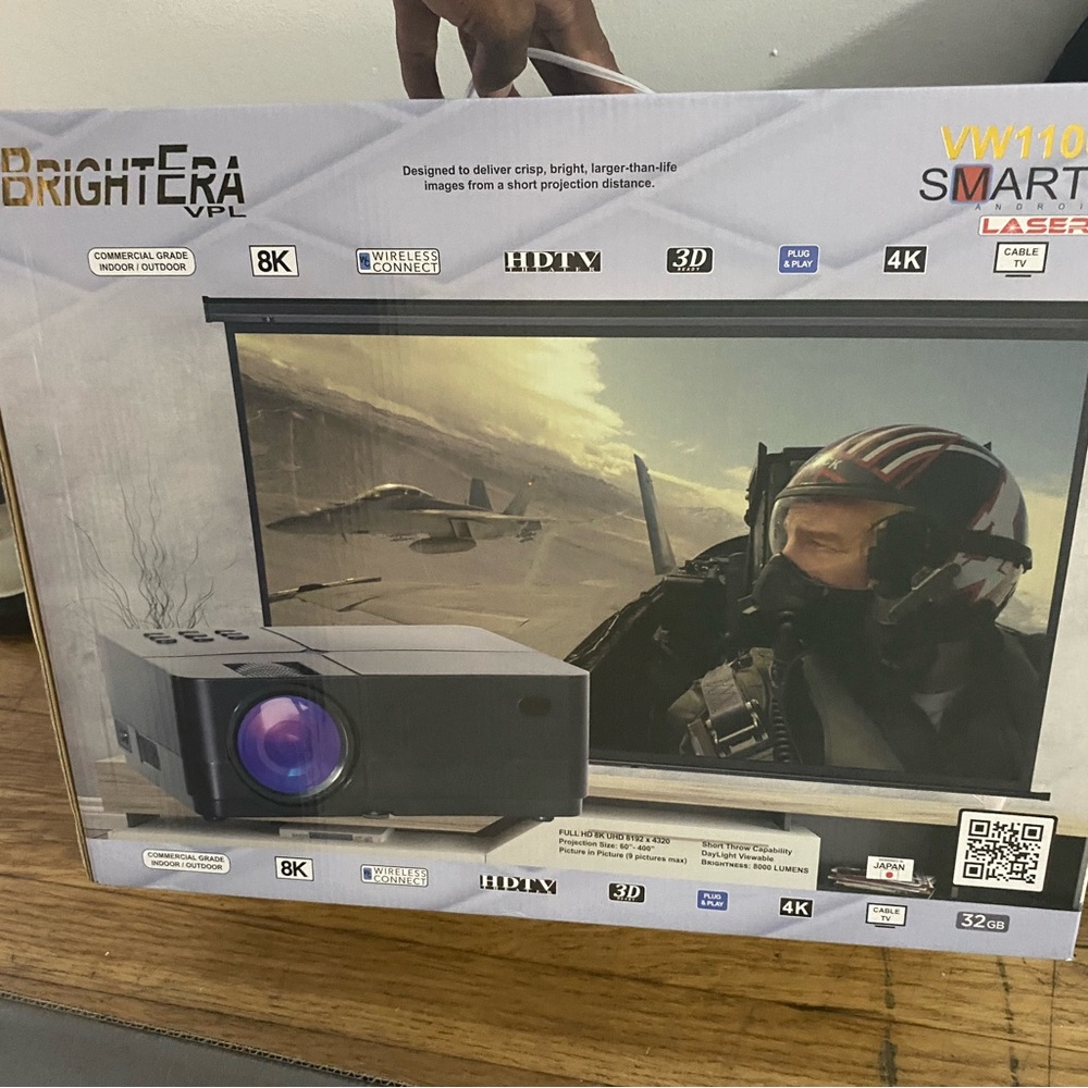 Projector - Picture 3 of 6